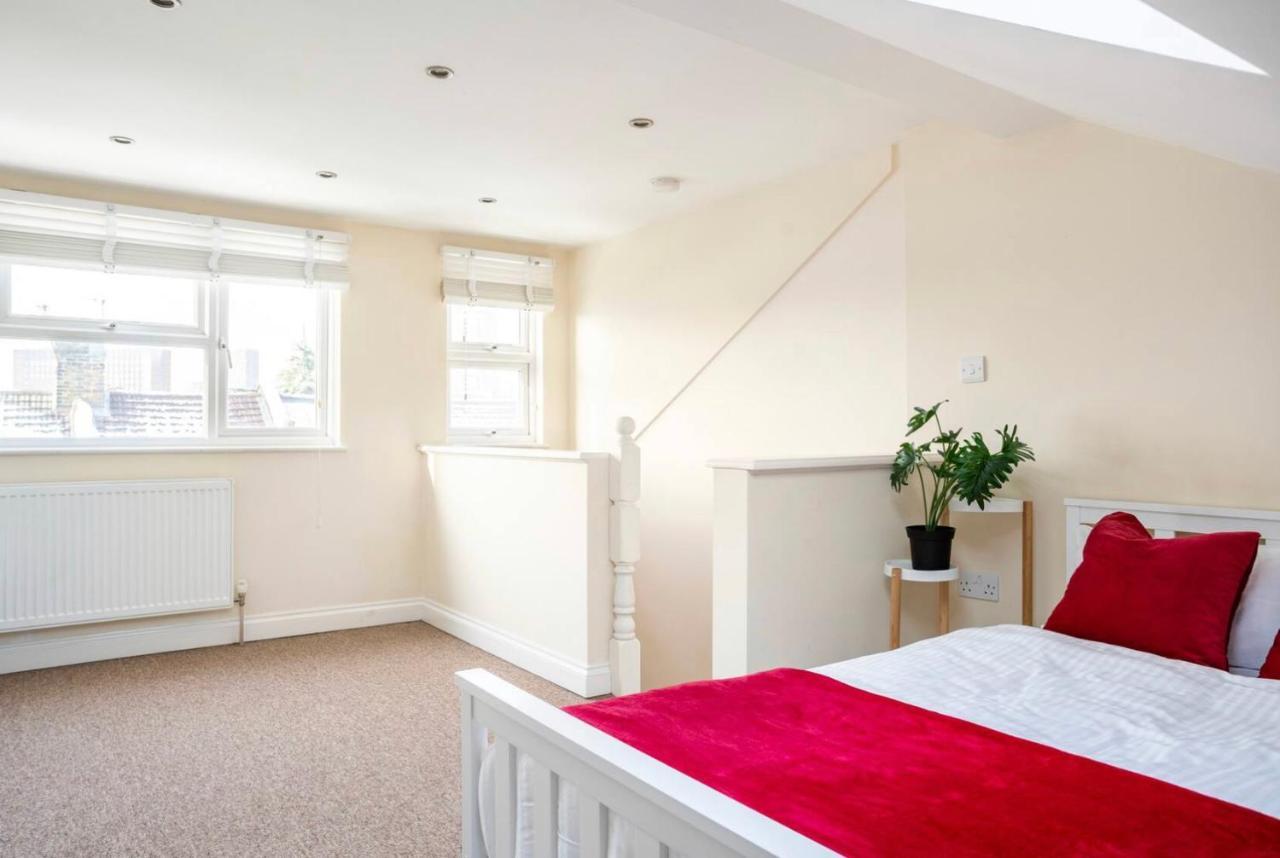 Villa 2 Bed Terraced House With Loft In Stratford London Exterior foto